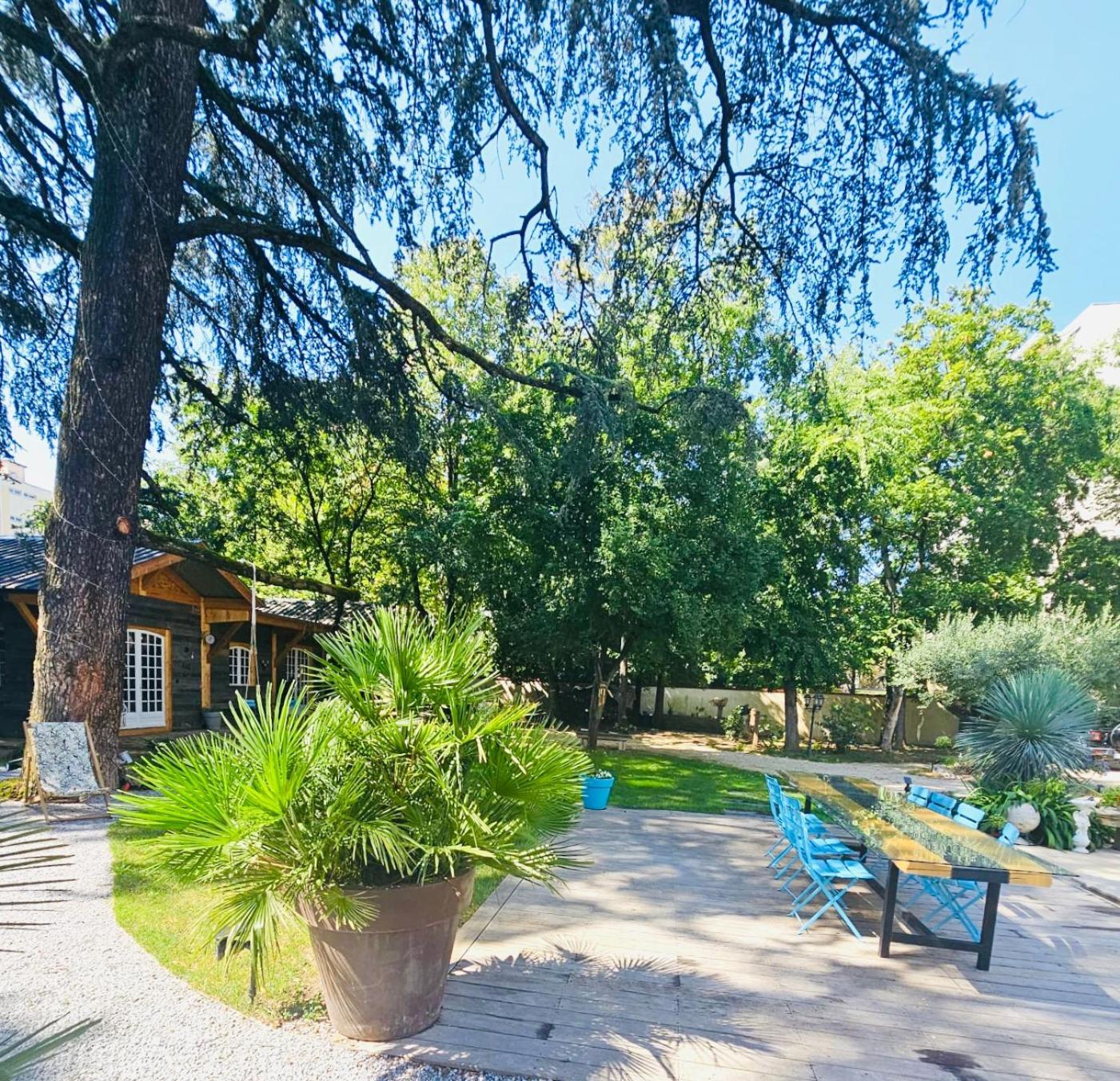 Apartment Chateau Grandclement Lyon Villeurbanne Niveau Rdc - Tresor Cache En Ville Avec Vue Piscine Et Parc *