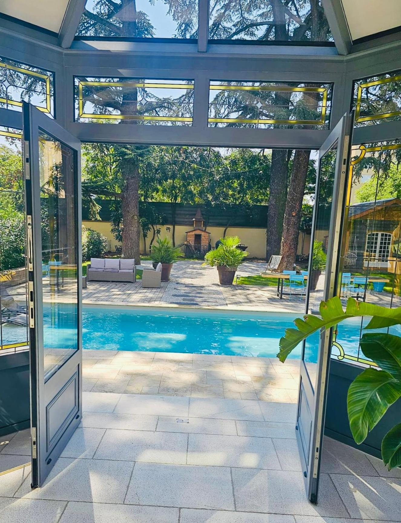 Chateau Grandclement Lyon Villeurbanne Niveau Rdc - Tresor Cache En Ville Avec Vue Piscine Et Parc
