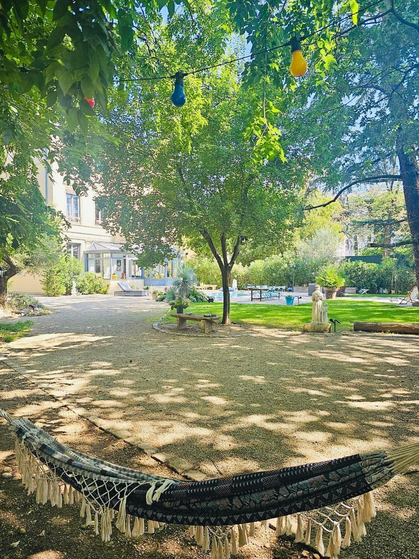 Chateau Grandclement Lyon Villeurbanne Niveau Rdc - Tresor Cache En Ville Avec Vue Piscine Et Parc Apartment Villeurbanne