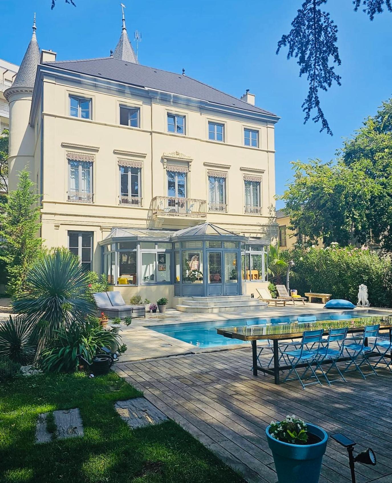 Chateau Grandclement Lyon Villeurbanne Niveau Rdc - Tresor Cache En Ville Avec Vue Piscine Et Parc Villeurbanne