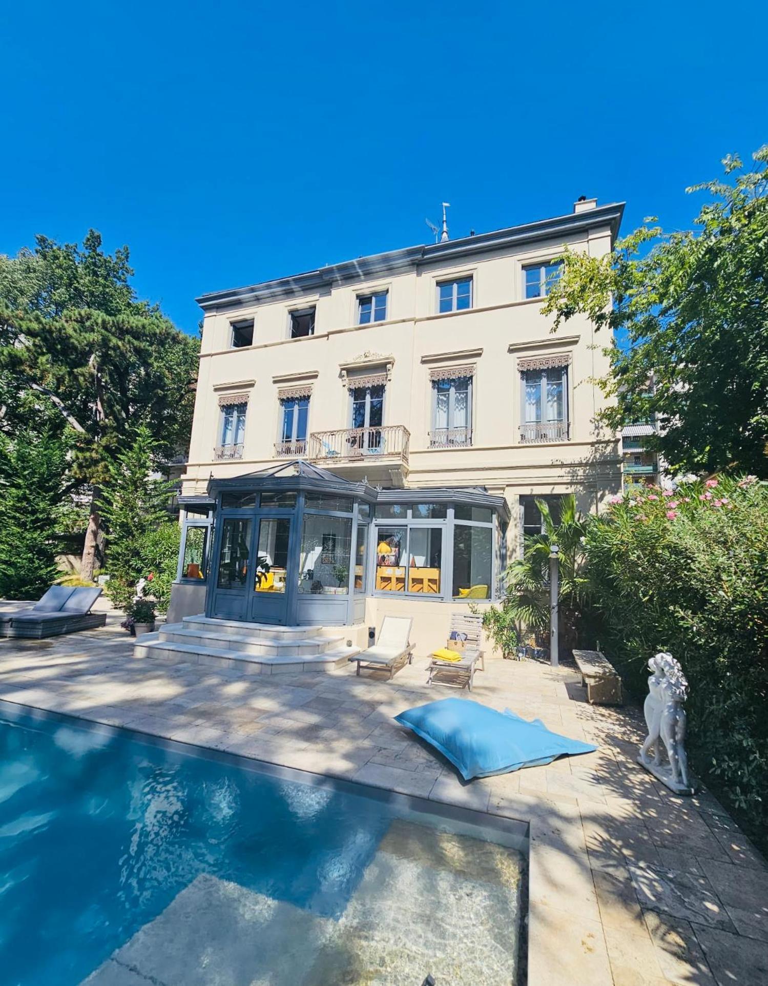 Chateau Grandclement Lyon Villeurbanne Niveau Rdc - Tresor Cache En Ville Avec Vue Piscine Et Parc * Villeurbanne