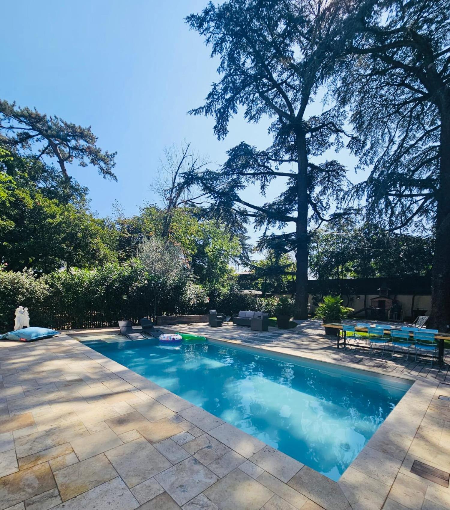 Chateau Grandclement Lyon Villeurbanne Niveau Rdc - Tresor Cache En Ville Avec Vue Piscine Et Parc Apartment